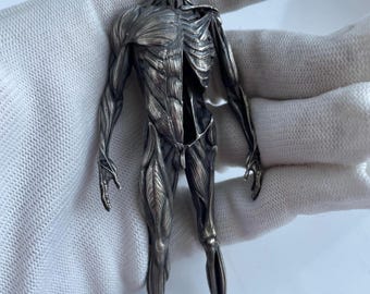 Colgante de esqueleto de plata, broche en miniatura de esqueleto médico, hecho a mano, personalizado, figura de anatomía del cuerpo humano, collar de motociclista de terror espeluznante, colgante de calavera