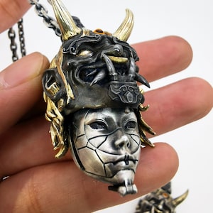 Colgante de demonio Prajna Hannya hecho a mano con ojos de ópalo de plata maciza, máscara japonesa Noh, máscara Oni Noh, máscara de diablo samurái, colgante de motociclista punk