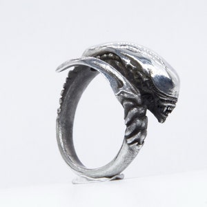 Alien Predator Ring Silver Baby Alien Larva Ring Steampunk Alien Artwork Animal Ring Alien Art Gothic Silver Biker Ring