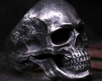 Anillo de calavera de plata hecho a mano en plata maciza oxidada, anillo de calavera para hombre, gótico, unisex, steampunk, punk, rock, motero, anillo personalizado.