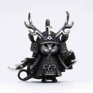 Japanese Samurai Skull Silver Pendant Ninja Samurai Miniature Bulldog Pendant Figure Antlers Cat Warrior Pendant Amour Helmet Pendant