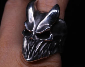 Anillo de cuernos de diablo, anillo de cuernos de calavera de demonio, anillo de plata brutal hecho a mano, anillo de diablo de plata con cuernos, anillo de máscara de calavera, anillo gótico de motociclista