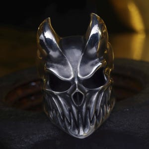 Anillo de cuernos de diablo, anillo de cuernos de calavera de demonio, anillo de plata brutal hecho a mano masivo, anillo de diablo de plata con cuernos, anillo de máscara de calavera, anillo gótico de motociclista
