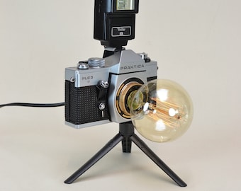 Praktica Camera Lamp: Retro Desk Light with Tripod & Edison Bulb