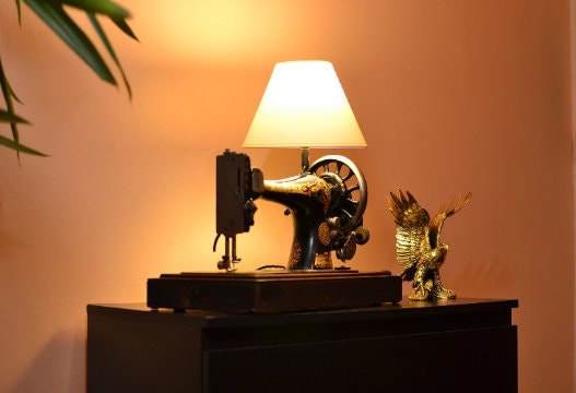LAMPE VINTAGE - MACHINE À COUDRE SINGER ANTIQUE