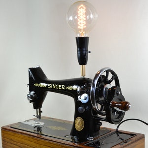 Vintage Singer Sewing Machine Lamp: Retro Industrial Desk Lighting