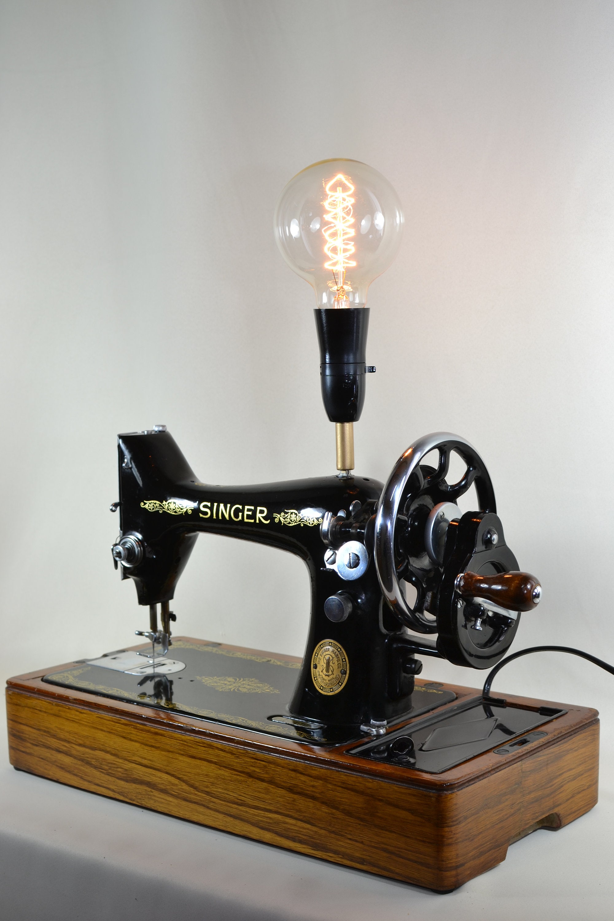 Vintage Singer Sewing Machine Lamp: Retro Industrial Desk Lighting
