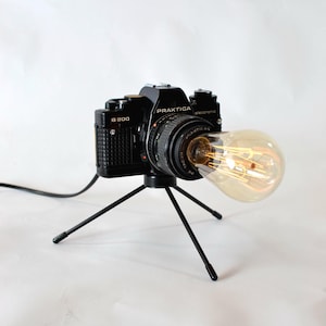 Vintage Praktica Kamera-Lampe: Edison-Birne Schreibtisch-Leuchte, Fotografen-Geschenk