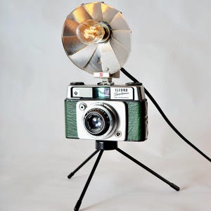 Vintage Ilford Kamera Lampe: Retro Schreibtisch Beleuchtung mit Stativ