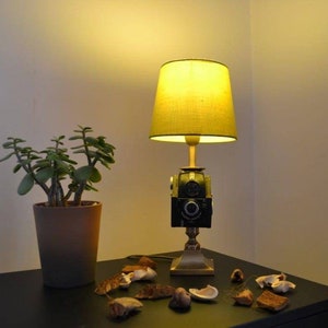Vintage Camera Lamp: Retro Bedside Table Lamp, Art Deco Style
