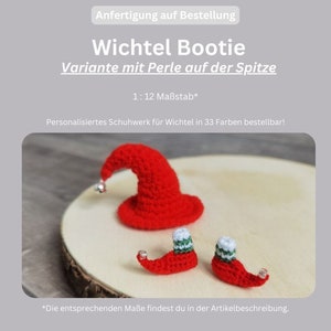 Wichtel Zubehör / Wichtelschuhe / 1 Paar Booties mit Perle auf der Spitze / Schuhe für Wichtel / Mini Boots mit Rocailles / Miniatur M 1:12 Bild 2