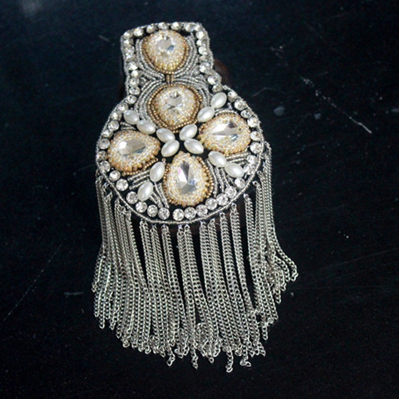 A pair Silver Rhinestone tassel Beaded epaulette for clothes Punk Wind Coat Suit DIY Fashion Tassel Badge Epaulets Shoulder Patches applique