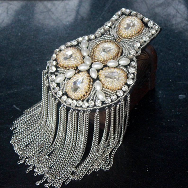 A pair Silver Rhinestone tassel Beaded epaulette for clothes Punk Wind Coat Suit DIY Fashion Tassel Badge Epaulets Shoulder Patches applique
