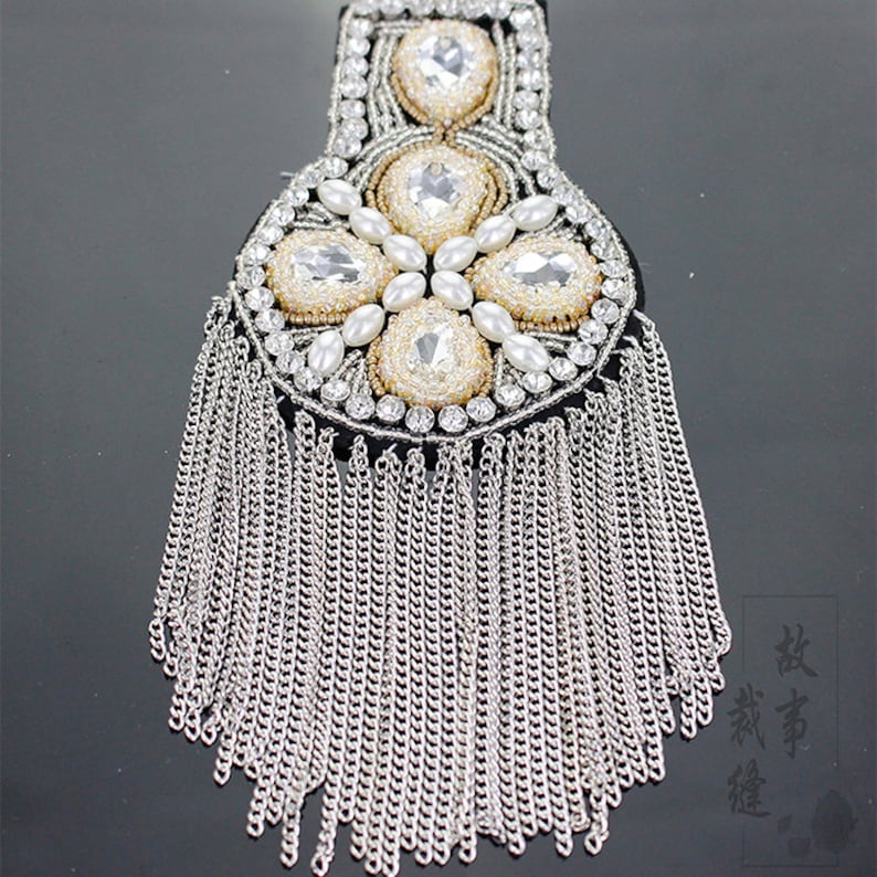 A pair Silver Rhinestone tassel Beaded epaulette for clothes Punk Wind Coat Suit DIY Fashion Tassel Badge Epaulets Shoulder Patches applique