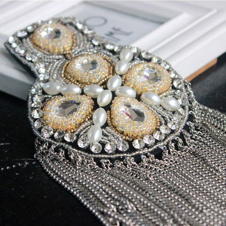 A pair Silver Rhinestone tassel Beaded epaulette for clothes Punk Wind Coat Suit DIY Fashion Tassel Badge Epaulets Shoulder Patches applique