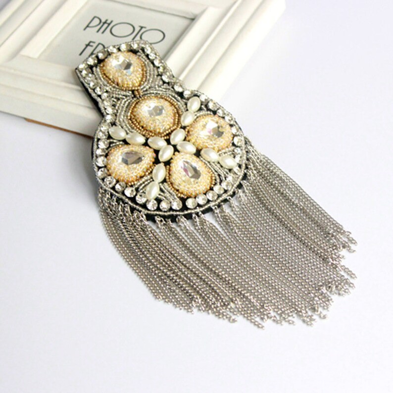 A pair Silver Rhinestone tassel Beaded epaulette for clothes Punk Wind Coat Suit DIY Fashion Tassel Badge Epaulets Shoulder Patches applique