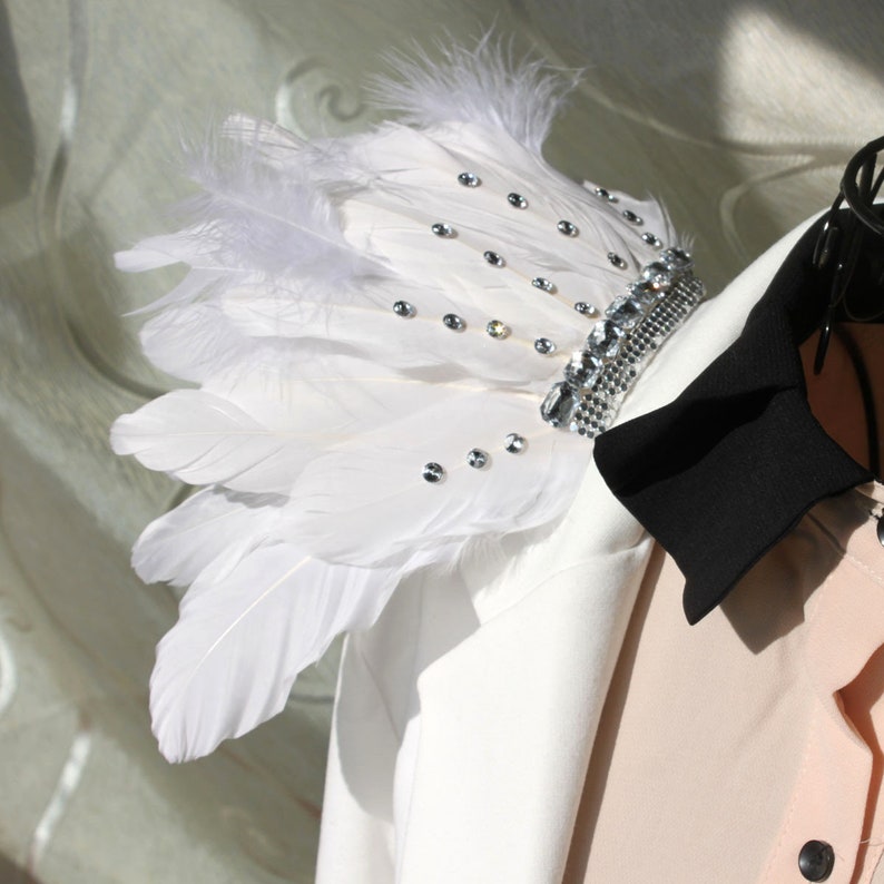 1 Pair White feather crystal epaulettes Shoulder Pads Feather harness Edgy shoulder piece Shoulder patch for Halloween Burning man Cosplay