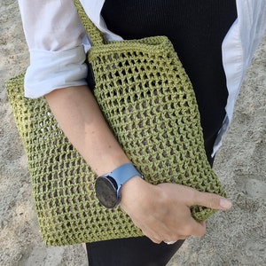 Handmade Green Raffia Shoulder Bag: Boho Beach Tote