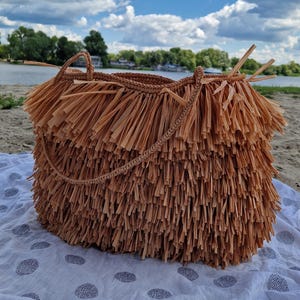 Handgemachte Raffia Strandtasche mit Fransen: Oversized Boho Tote