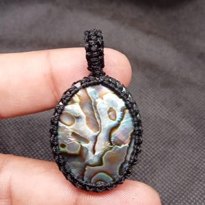 Abalone Shell Macrame Pendant Necklace: Natural Gemstone, 45ct