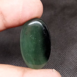 Nephrite Jade Cabochon: Oval Green Gemstone (33x19x05mm, 25 Carat)