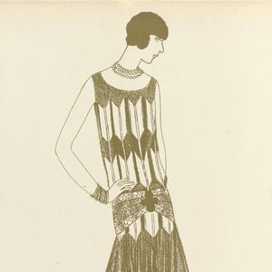 Può includere: Illustrazione di una donna in un abito in stile anni '20. L'abito è senza maniche con un motivo geometrico in oro scuro. Sono visibili una collana di perle e un braccialetto. La gonna ha una forma svasata e la donna indossa tacchi.
