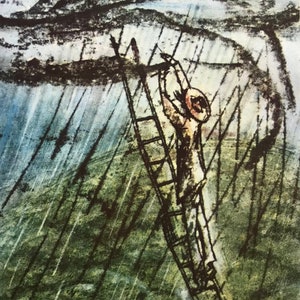 Könnte beinhalten: Abstrakter Kunstdruck, der eine Person zeigt, die in der Regen auf eine Leiter klettert. Das Kunstwerk verwendet Blau-, Grün- und Brauntöne, mit schweren Pinselstrichen, die einen stürmischen Himmel und Regen suggerieren. Die Figur greift nach oben.