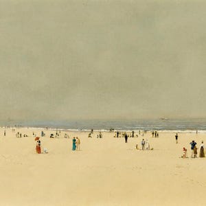 Puede incluir: Pintura de una escena de playa con numerosas figuras en la arena. El cielo está nublado y el mar es visible al fondo. Hay personas de pie, sentadas y caminando por la playa. Algunas sostienen sombrillas.