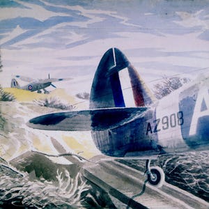 Puede incluir: Pintura a la acuarela de dos aviones de combate. El avión principal se ve desde la cola, mostrando los colores de la bandera británica y el número "AZ908". El segundo avión está en el fondo. La escena está ambientada en un paisaje con un cielo nublado.