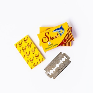 Safety Razor Blades - Double Edge Blades Made by Shark - Designed to Fit All Double Edge Safety Razors - Plastic Free, Eco Friendly