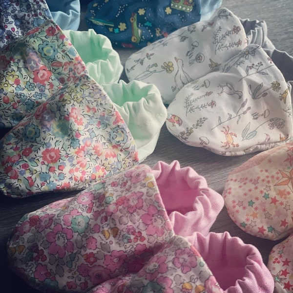 Handmade Liberty of London Baby Booties Adelajda Betsy Theo Eloise Emma & Georgina Hackney Road Cars Road Track Nouveau-né Baby Gifts boy girl