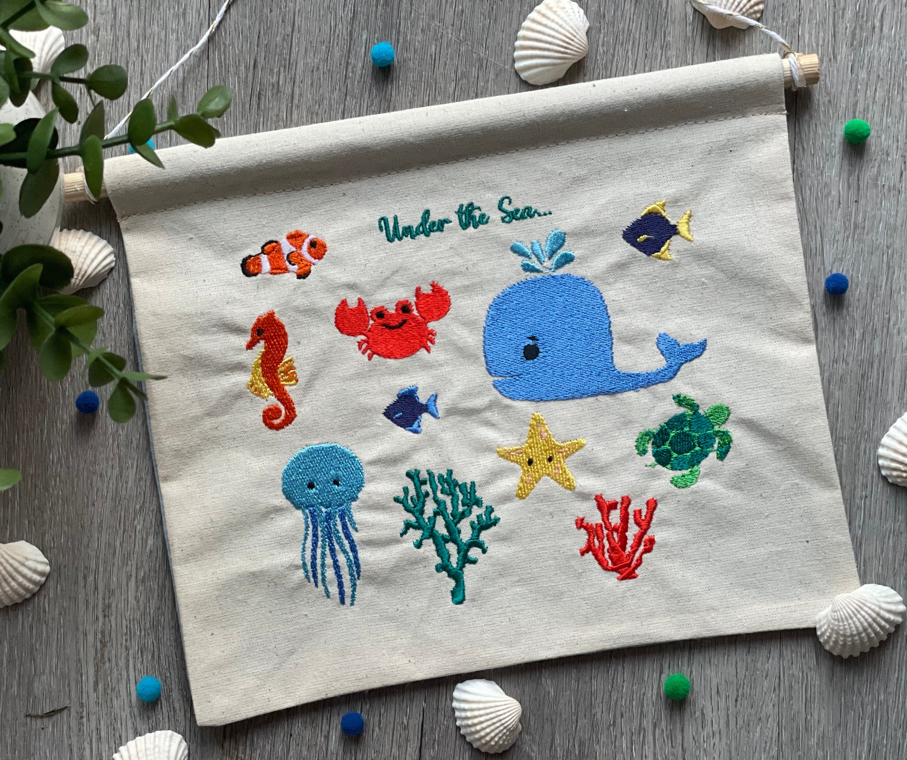 インテリア・生活道具 クジラとサンゴの刺繍タペストリー