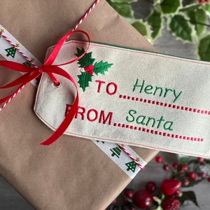 Etichetta regalo natalizia in tessuto di grandi dimensioni fatta a mano Nastro per etichetta Santa Stocking Presents immagine 2
