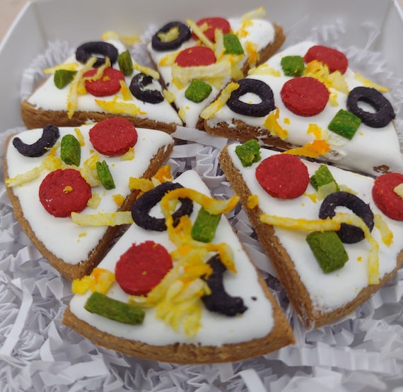 Mini Doggie Pizza Gourmet Pet Treat Dog Pizza Treats Dog Cookies Dog Bakery Pet Treats Cookies Homemade Dog Treats