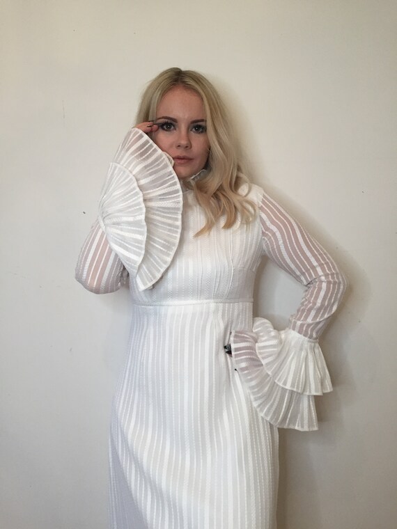 Vintage 1970's ruffle sleeved wedding dress
