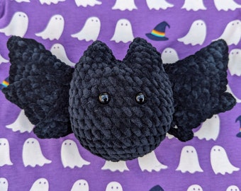 Chunky Bat au crochet. Boîte d'Halloween pour les enfants. Motif Amigurumi Kawaii