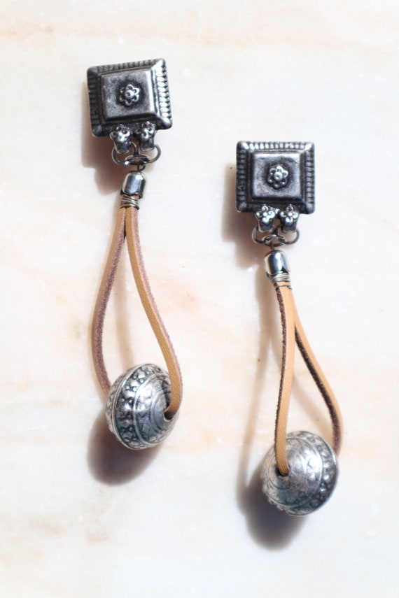 Grey Leather Brooch Set Circa 1980/'s Vintage Post Earrings Silver Tone