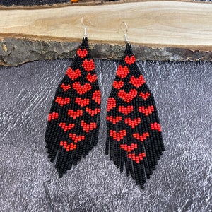 Boho hartoorbellen Rode hartoorbellen Franje oorbellen Lange oorbellen Zwarte oorbellen Kraal hangoorbellen Hartsieraden Statementoorbellen