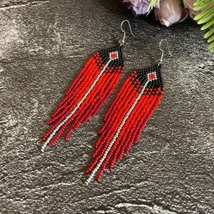 Brincos longos de contas vermelhas exclusivos Brincos Boho estilo americano moderno Presente para ela Brincos de franja Brincos lustre Brincos nativos
