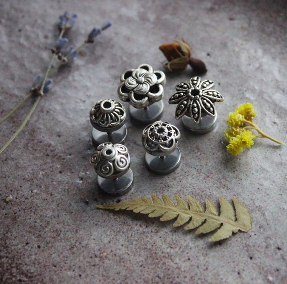 Orecchini finti: dilatatori per le orecchie, dilatatori per le