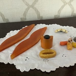 Vintage lot of Bakelite and plastic item for craft