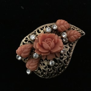 Bakélite brooch