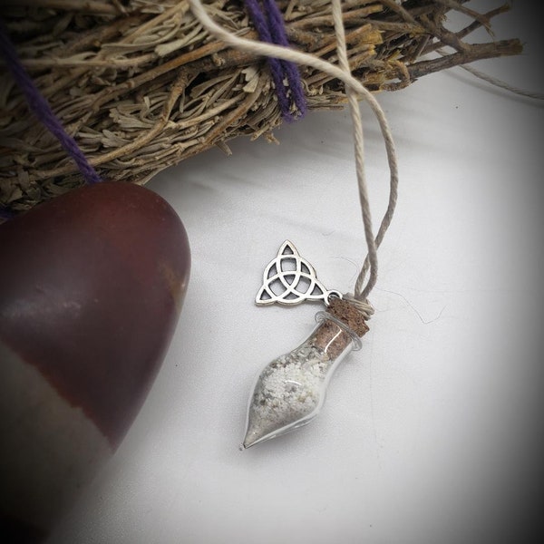 Protection Spell Jar // Spell Jar Necklace // Witchcraft Supplies // Moon Magic // Altar Tools // Spell Bottle Pendant // Witchcraft / Wicca
