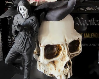 Dark Romance Bookshelf Decor | 3D Printed Masked Reader Figure | Gothic Book Nook Accent | Horror-Inspired Bookish Shelf DEcon