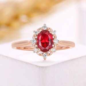 Rubin Rosegold Verlobungsring - Ovaler Halo Moissanite Versprechensring - Einzigartiger Jahrestag Hochzeitsring Geburtstagsgeschenk für Sie von CPFineJewelry