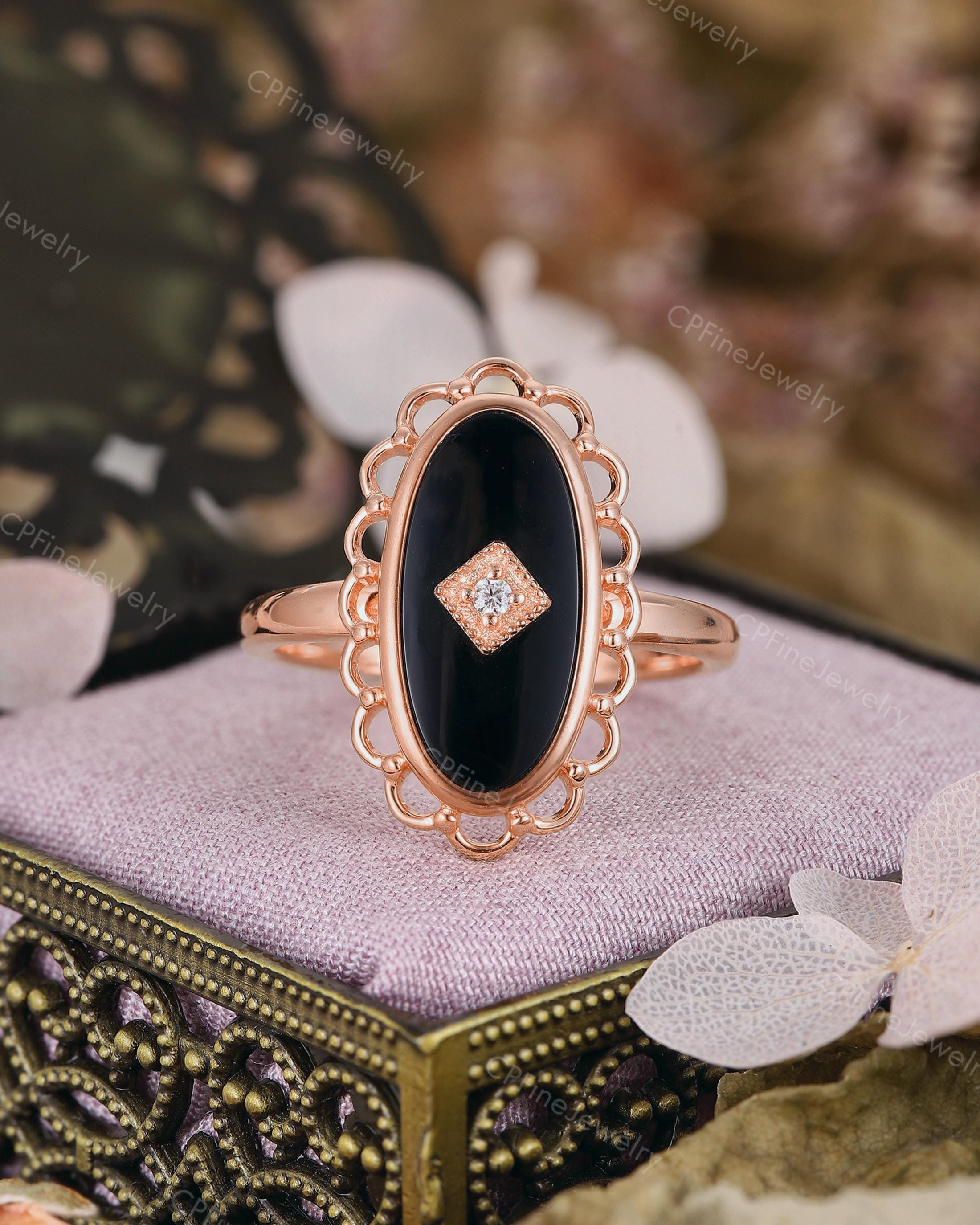 Men's 14k Yellow Gold Signet Onyx Cocktail Ring For Sale at
