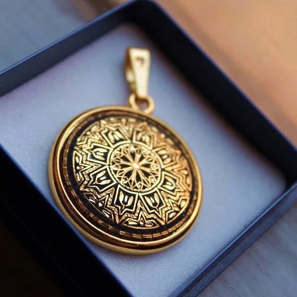 Pendentif Damascène fait à la main avec de l'or toledo arabe traditionnel