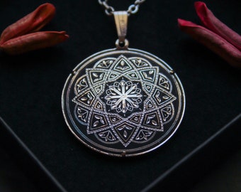 Pendant Damascene with silver star design