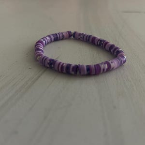 Pulsera de hilo con cuentas de arcilla individuales