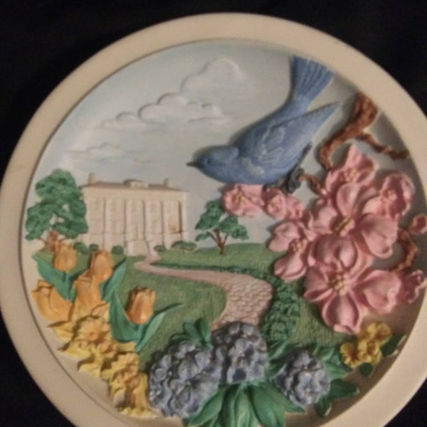Avon Fine Collectible South in Blossoms 3-D Plate by Tom Obrien 1994.
